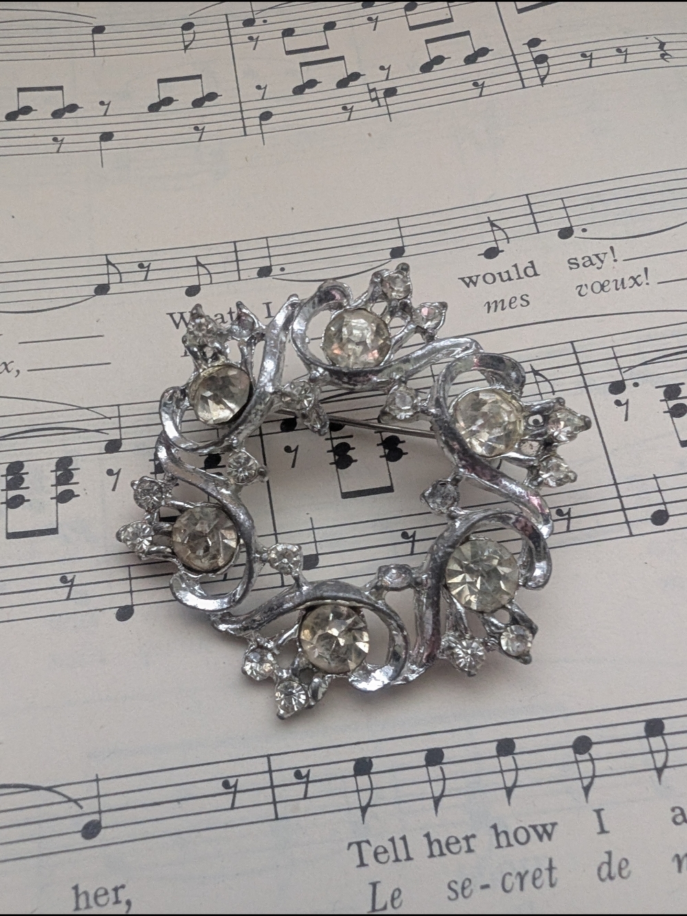 Vintage-Inspired Silver Crystal Wreath Brooch - Clear Stones